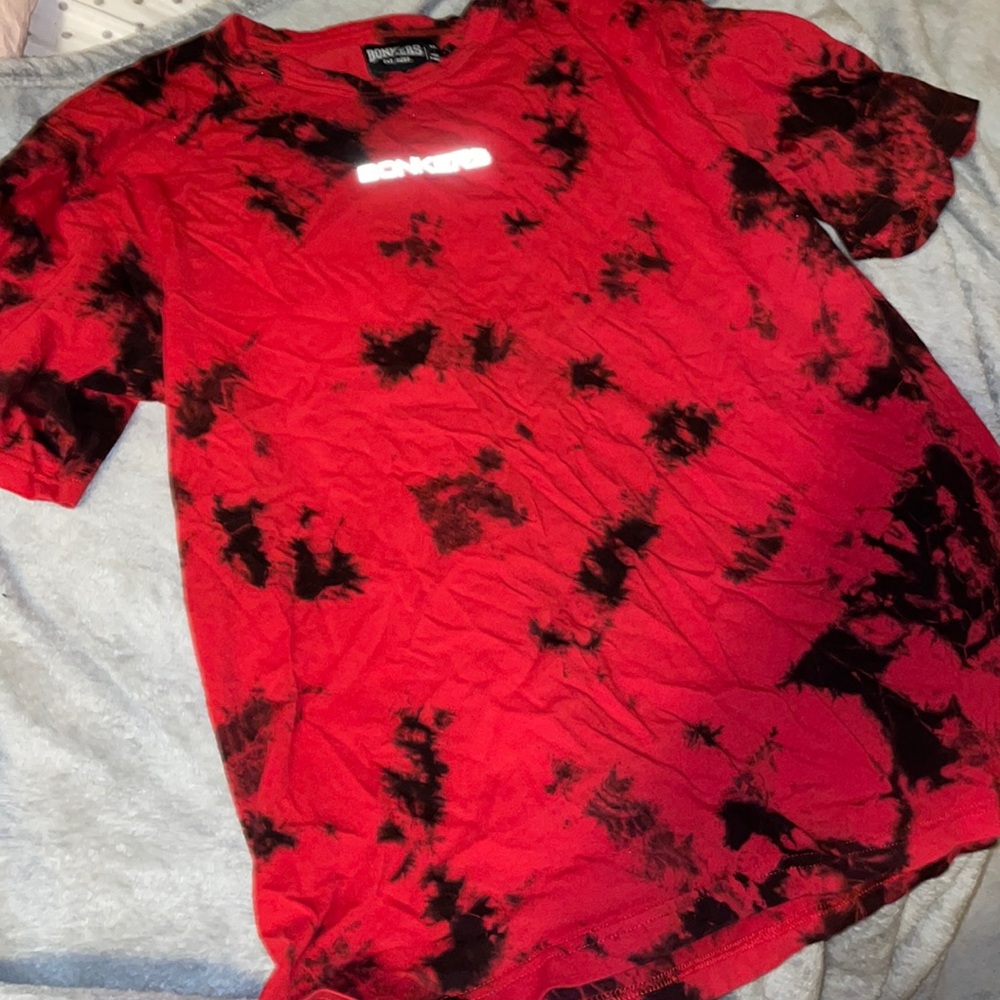 Red and black tie dye T shirt oversized (xs)